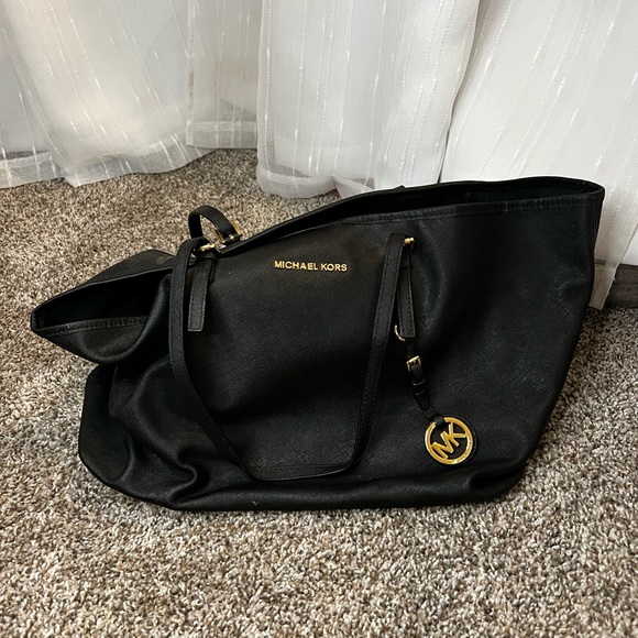 Michael Kora Jet Set Travel - Picture 5 of 8